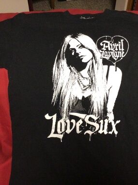 Avril Lavigne concert tshirt